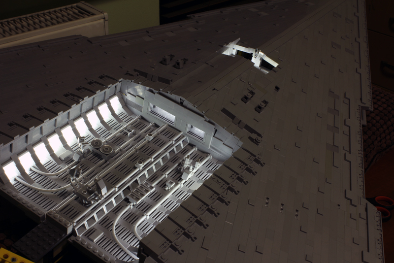 Illustration for article titled 40.000 piezas de Lego: así se construye una colosal nave de Star Wars